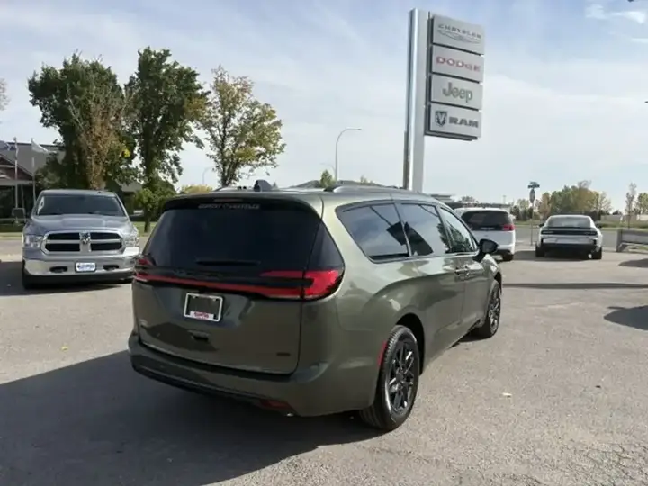 Chrysler Pacifica 2027 photo 4