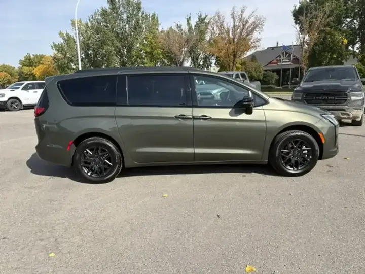 Chrysler Pacifica 2027 photo 3