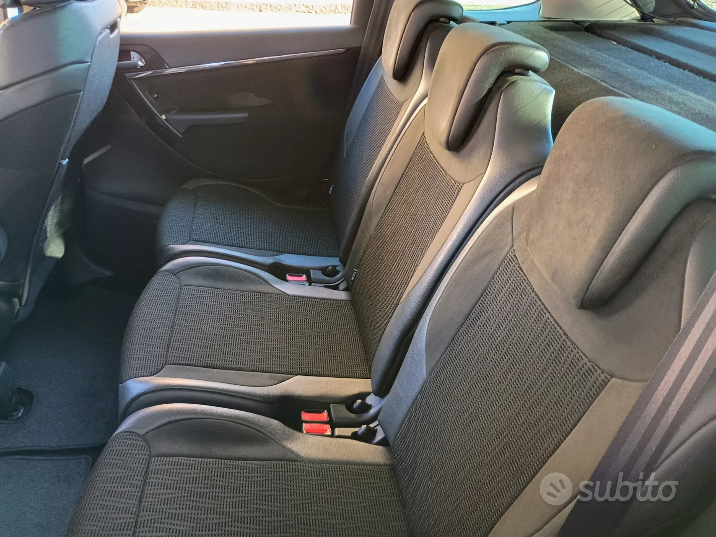 Citroen C4 Picasso 2011 photo 4