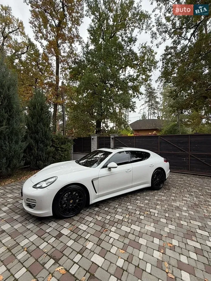 Porsche Panamera 2010 photo 2