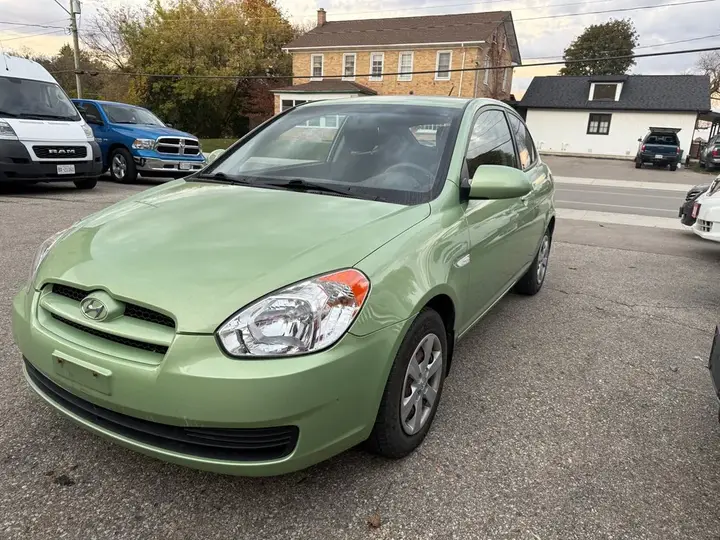 Hyundai Accent 2010 photo 3