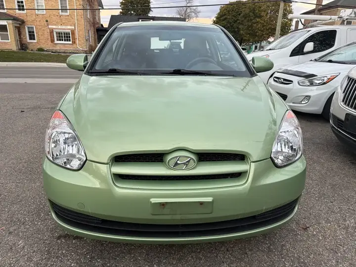 Hyundai Accent 2010 photo 2