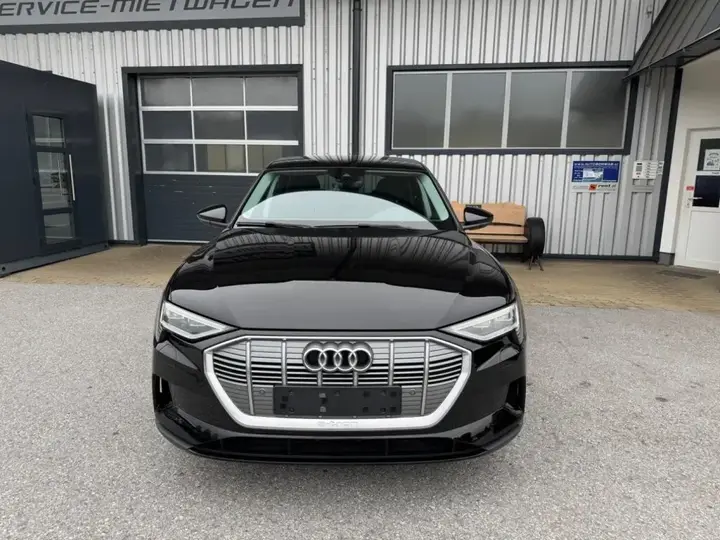 Audi E-Tron 2021 photo 2