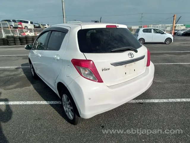 Toyota Vitz F 2011 photo 3