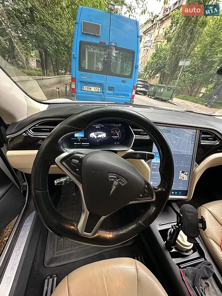Tesla Model S 2015 photo 5