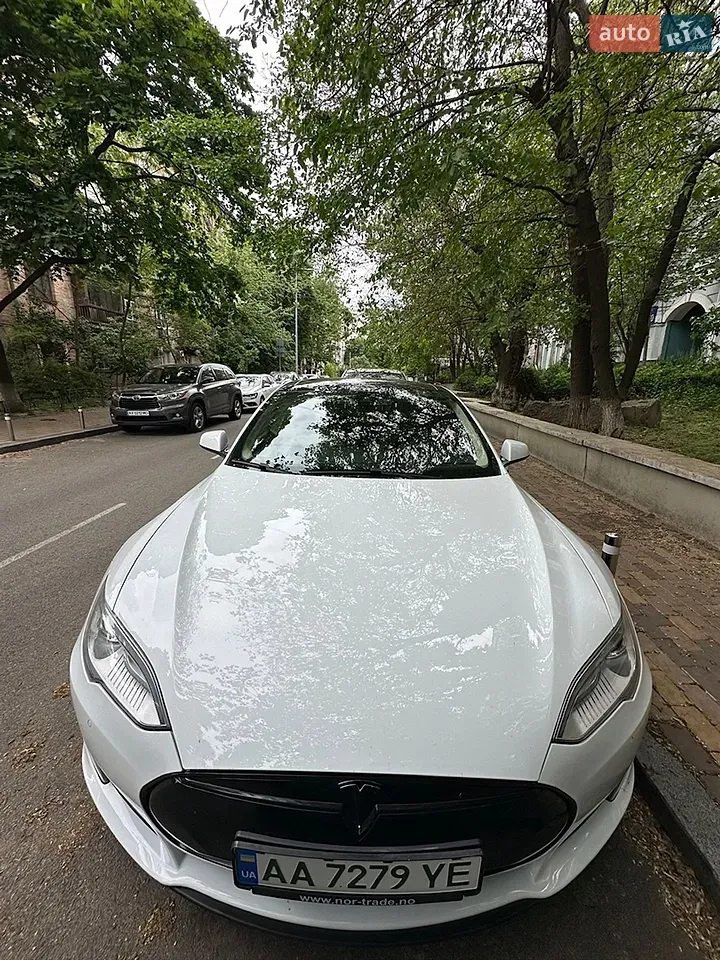 Tesla Model S 2015 photo 4