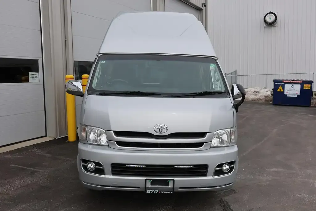 Toyota Hiace 2007 photo 2