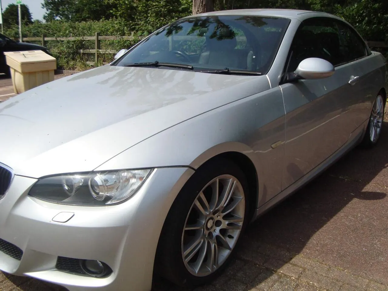 BMW 3 Series 2009 photo 2