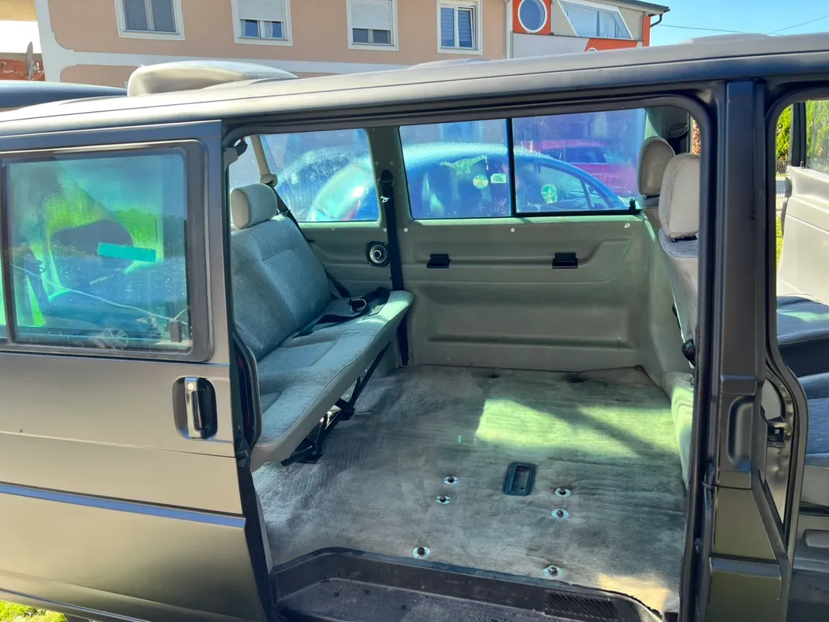 Volkswagen T4 1991 photo 3