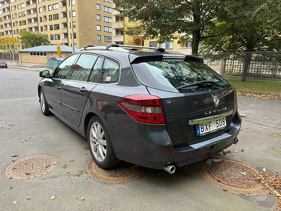 Renault Laguna 2011 photo 2