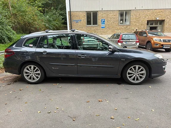 Renault Laguna 2011 photo 3