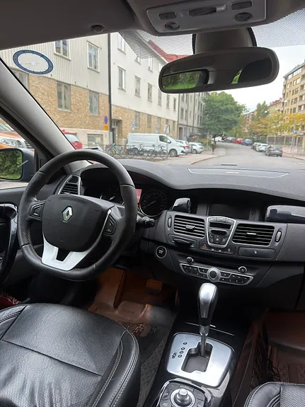 Renault Laguna 2011 photo 4