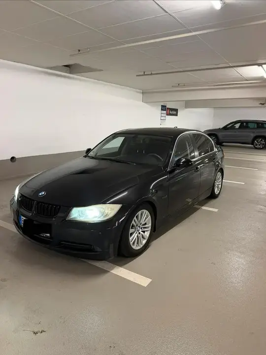 BMW E90 325I