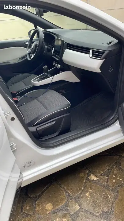 Renault Clio 2022 photo 3