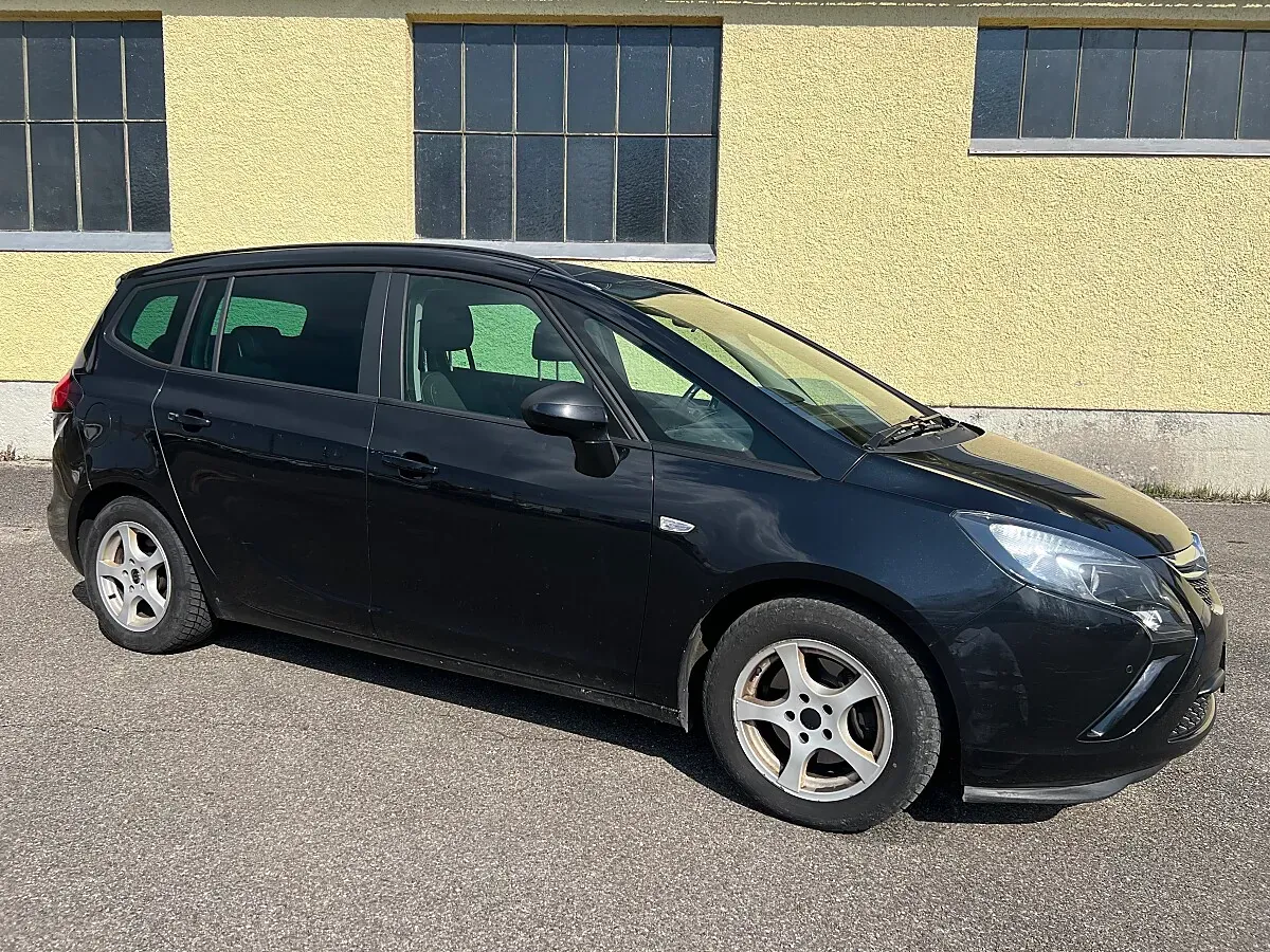 Opel Zafira Tourer 2012 photo 2