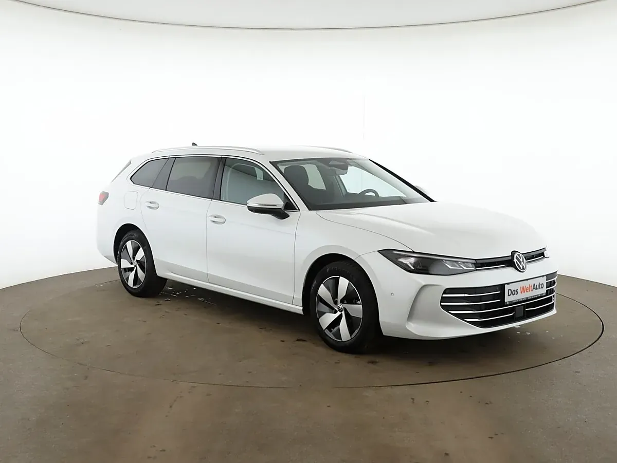 Volkswagen Passat 2025 photo 2