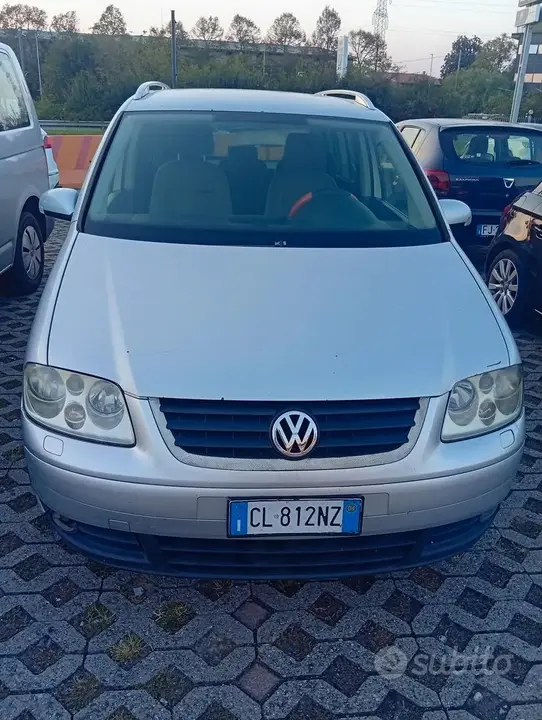 Volkswagen Touran 2004 photo 2