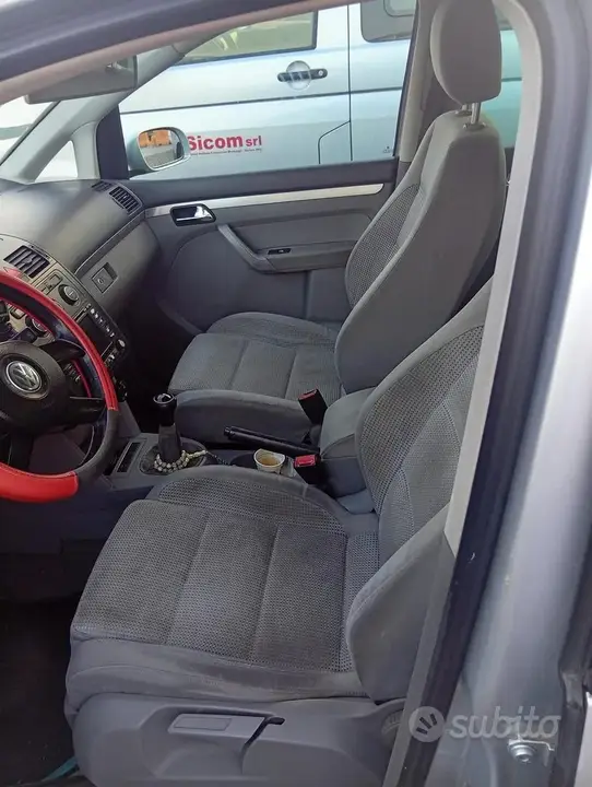 Volkswagen Touran 2004 photo 5