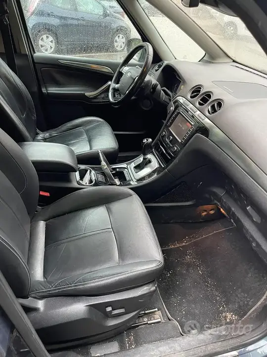 Ford Galaxy 2011 photo 3