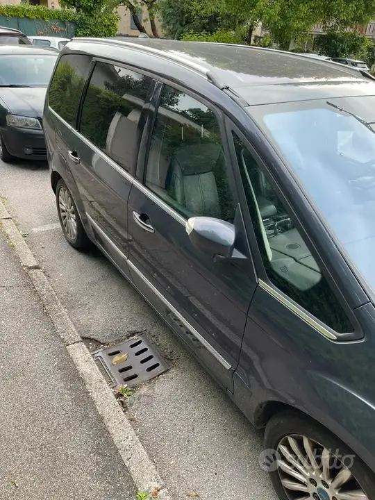 Ford Galaxy 2011 photo 5