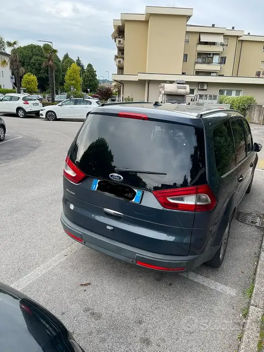 Ford Galaxy 2011 photo 2