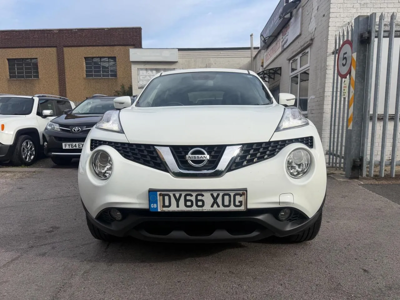 Nissan Juke 2016 photo 2