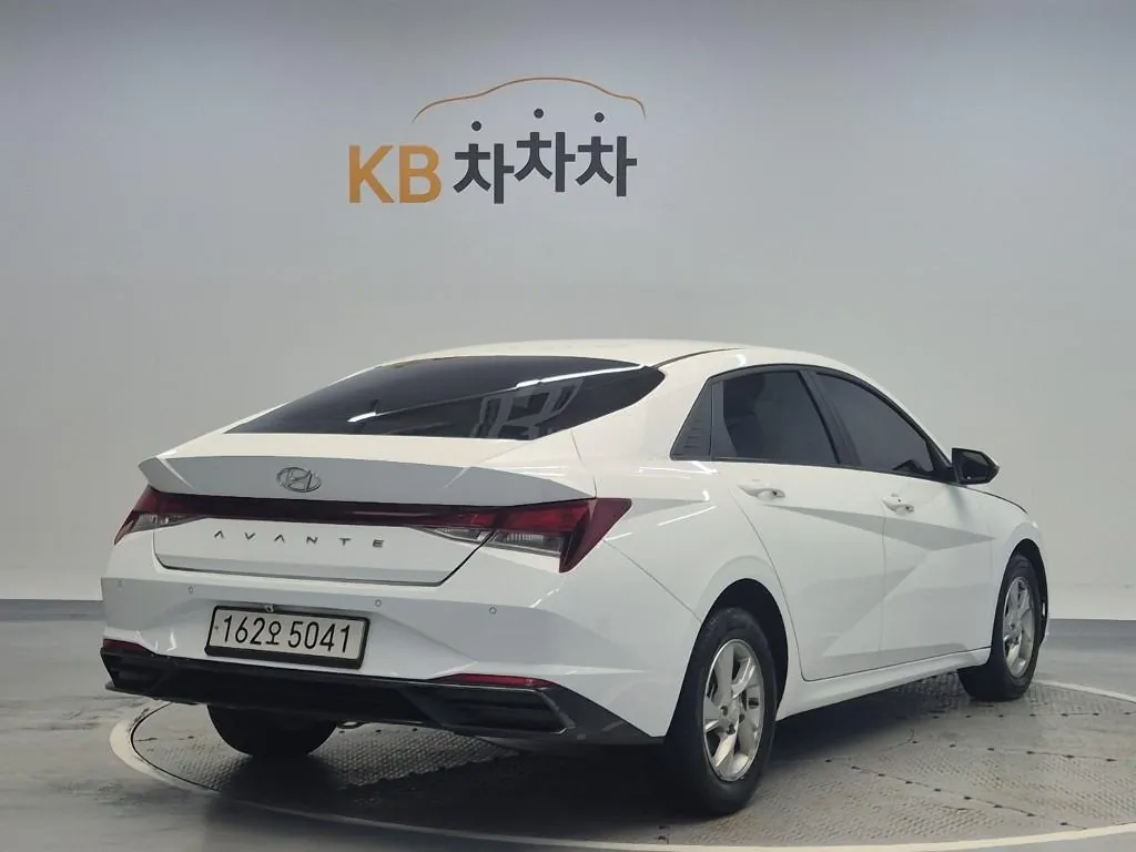 Hyundai Avante 2022 photo 3