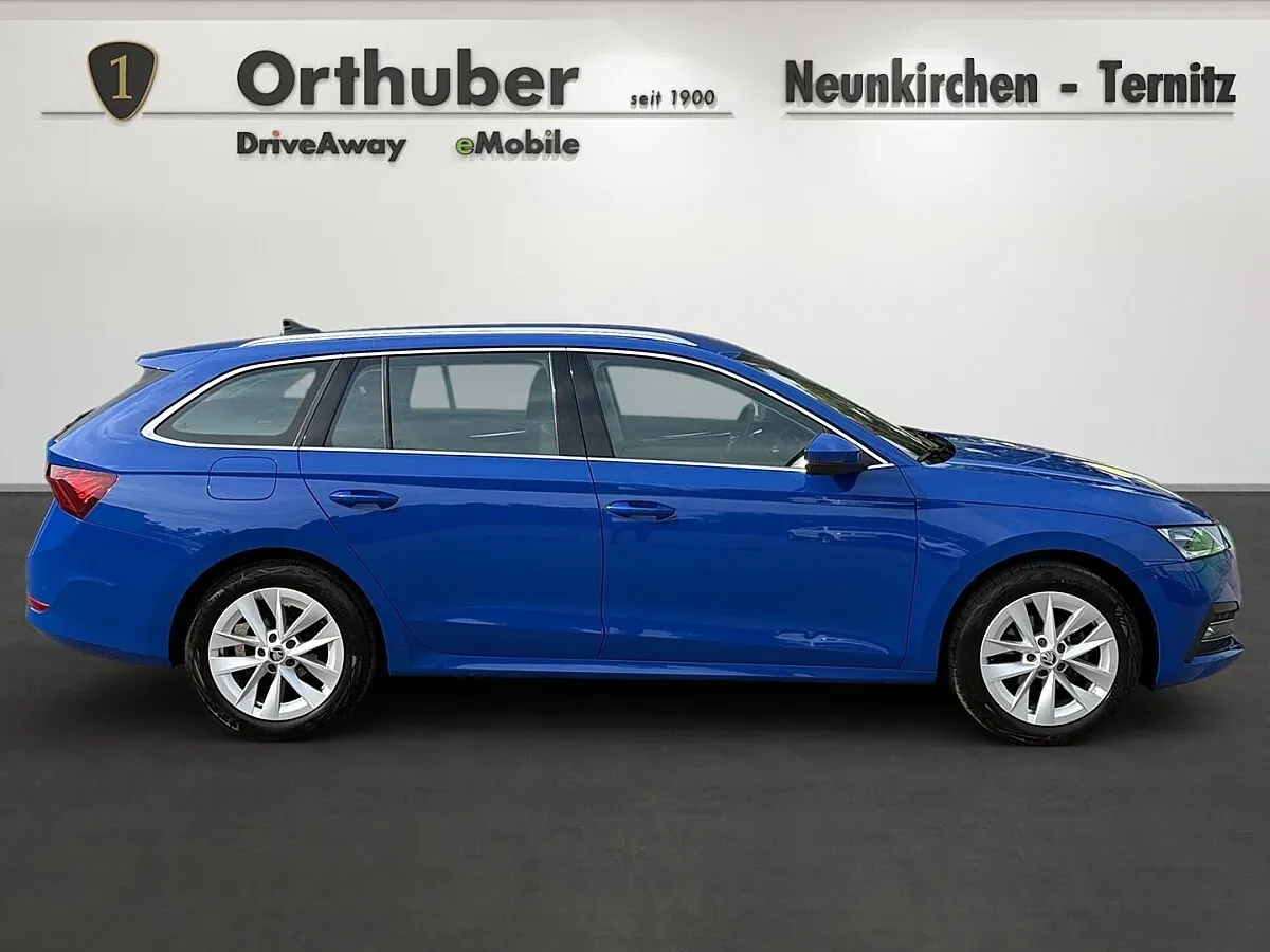 Skoda Octavia 2023 photo 3