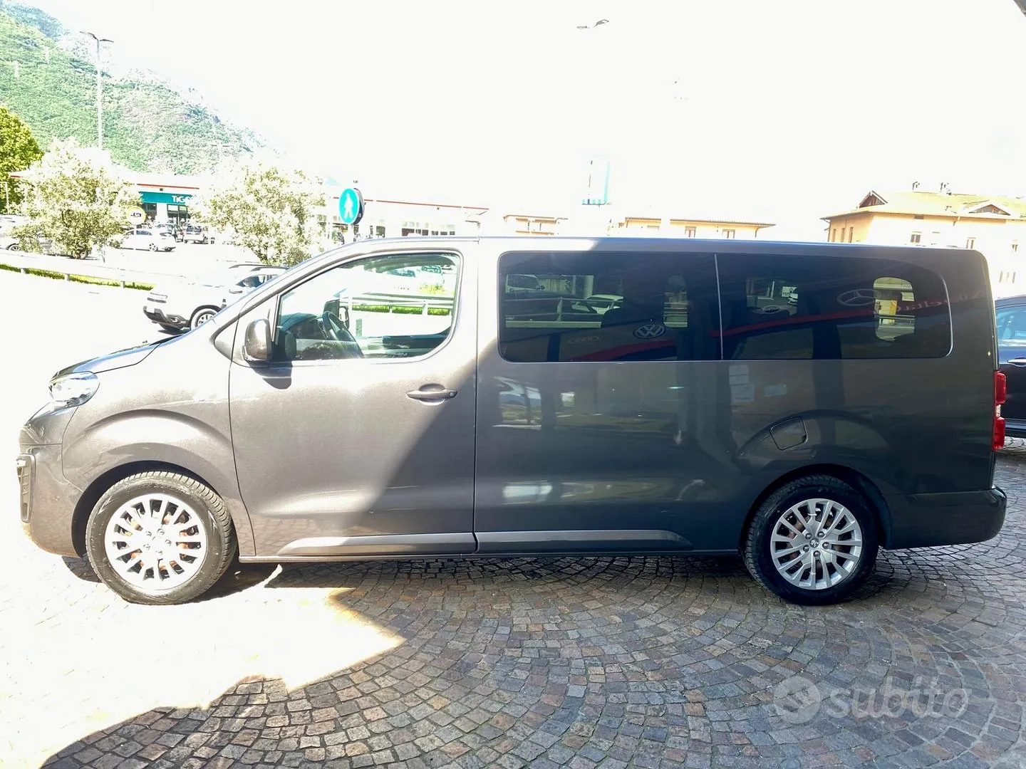 Peugeot Traveller 2021 photo 2