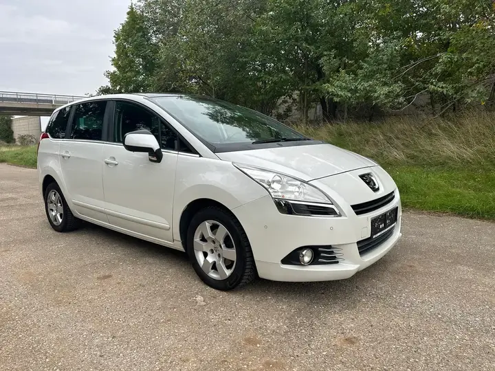 Peugeot 5008 2013 photo 3