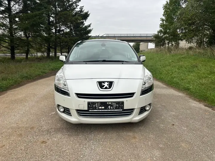 Peugeot 5008 2013 photo 2