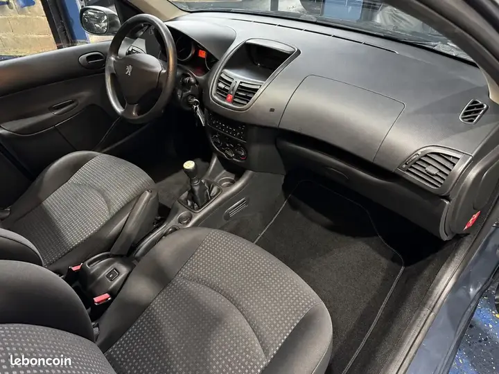 Peugeot 206 2010 photo 4