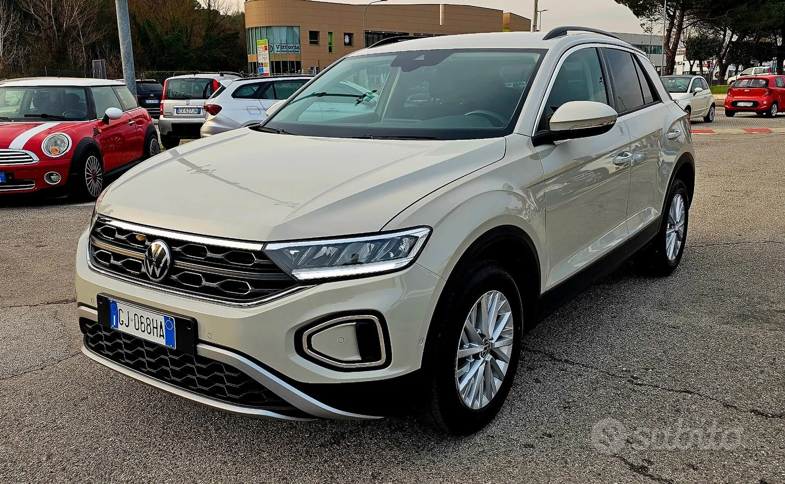 Volkswagen T-Roc 2022 photo 2