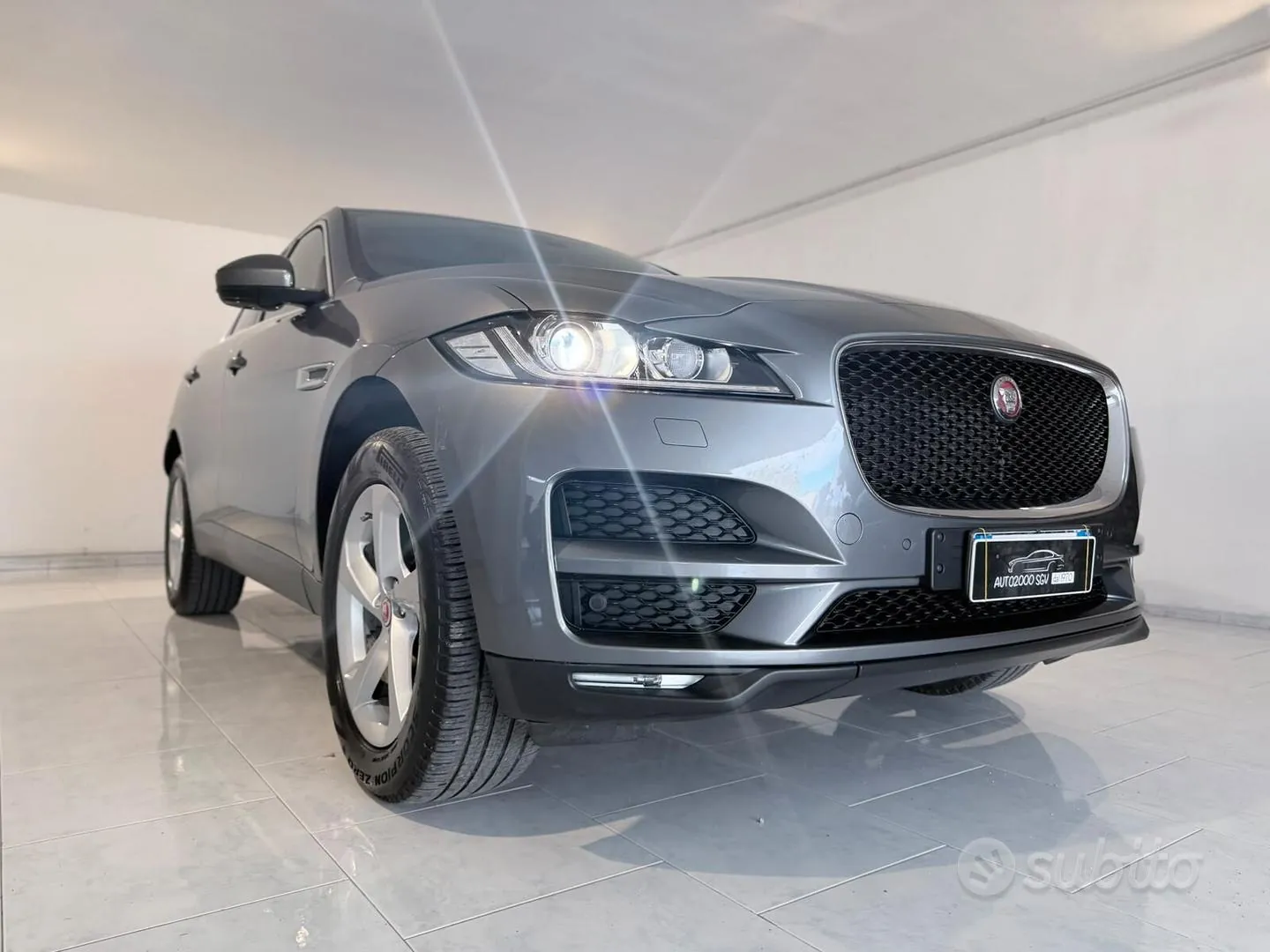 Jaguar F-Pace 2017 photo 2