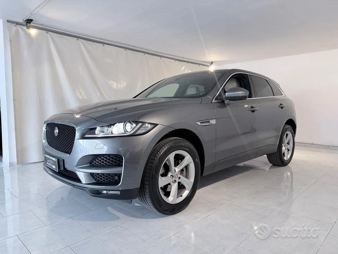 Jaguar F-Pace 2017 photo 4