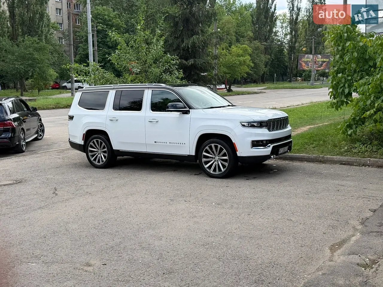 Jeep Grand Wagoneer 2023 photo 2