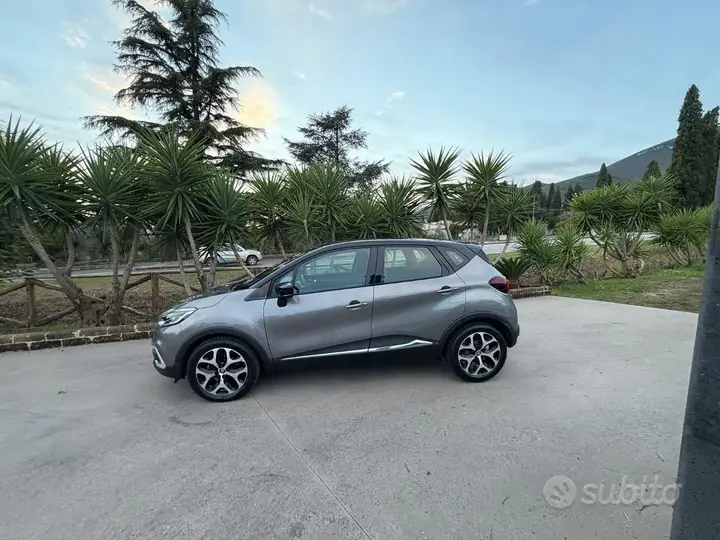 Renault Captur 2018 photo 2