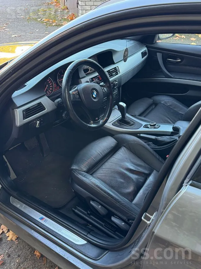 BMW 320 2010 photo 4