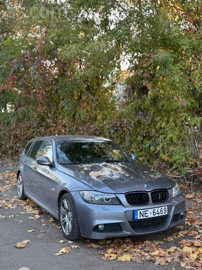 BMW 320 2010 photo 2