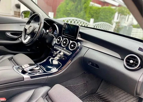 Mercedes-Benz C200 2016 photo 2