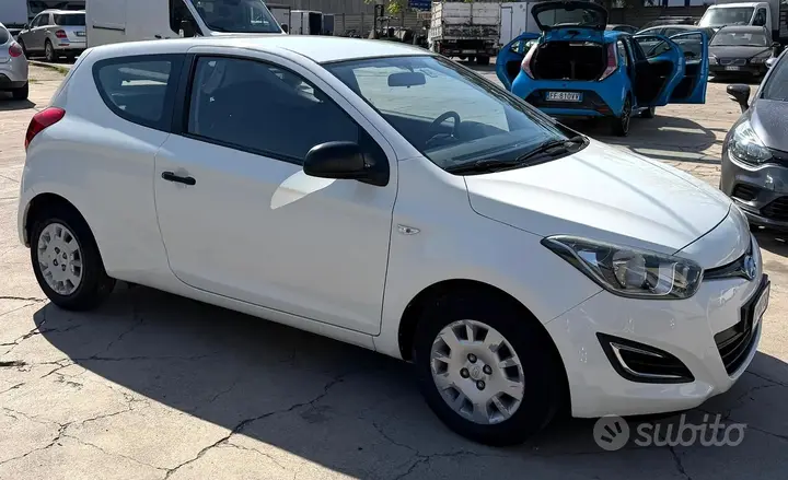 Hyundai I20 2013 photo 2