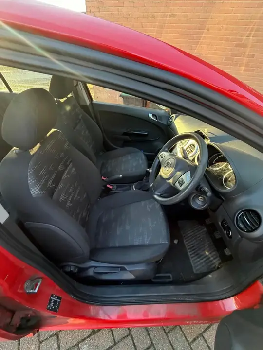 Vauxhall Corsa 2011 photo 3