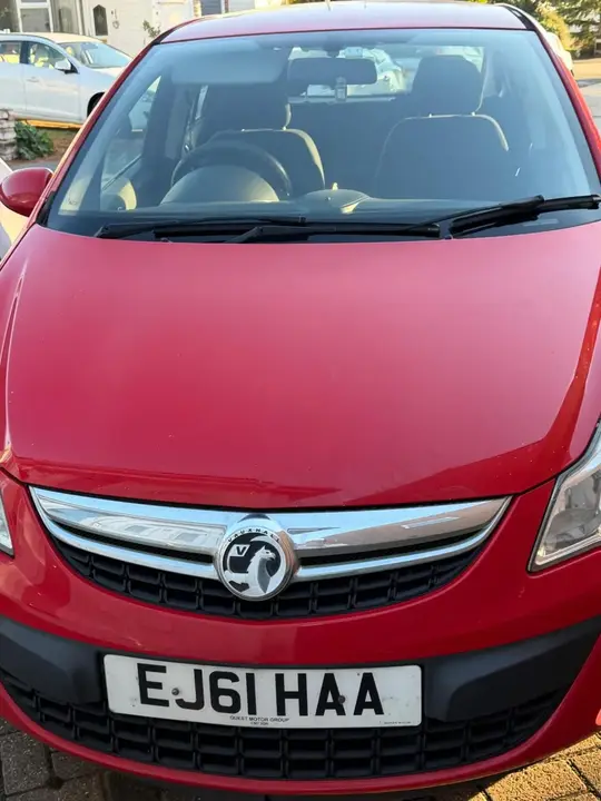 Vauxhall Corsa 2011 photo 2