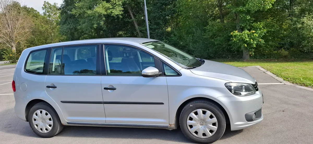 Volkswagen Touran 2013 photo 2