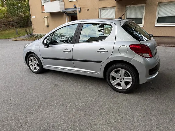 Peugeot 207 2009 photo 4