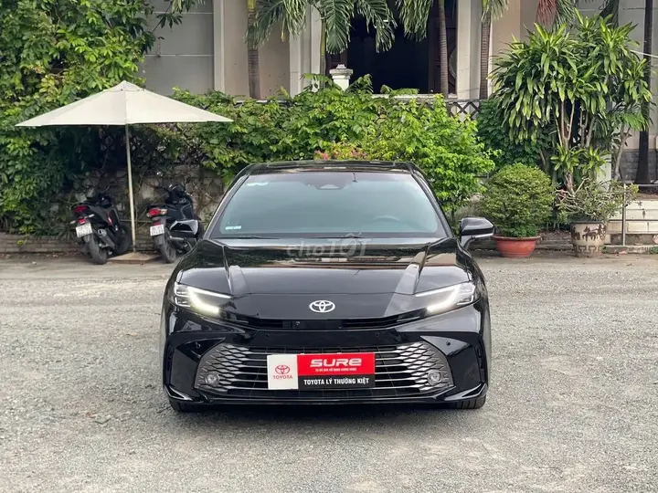 Toyota Camry 2025 photo 2