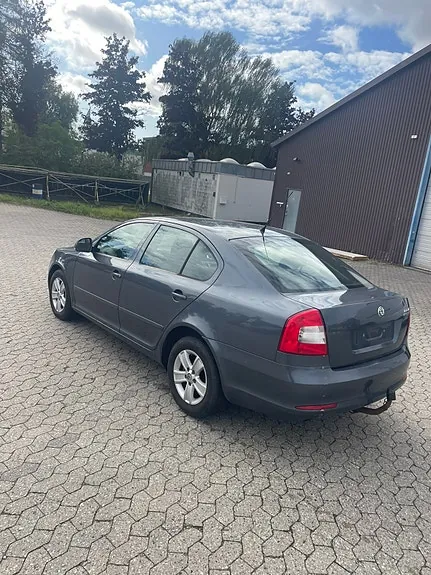 Skoda Octavia 2012 photo 2