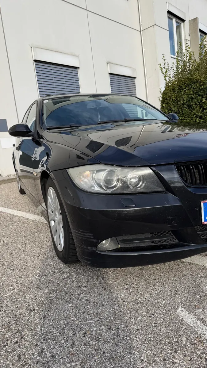 BMW 3 Series 2005 photo 2