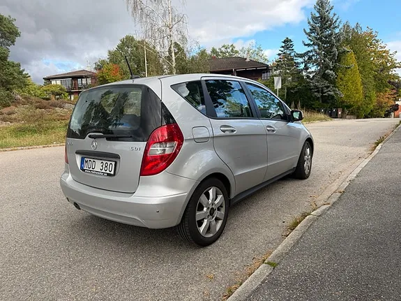Mercedes-Benz A180 2012 photo 3