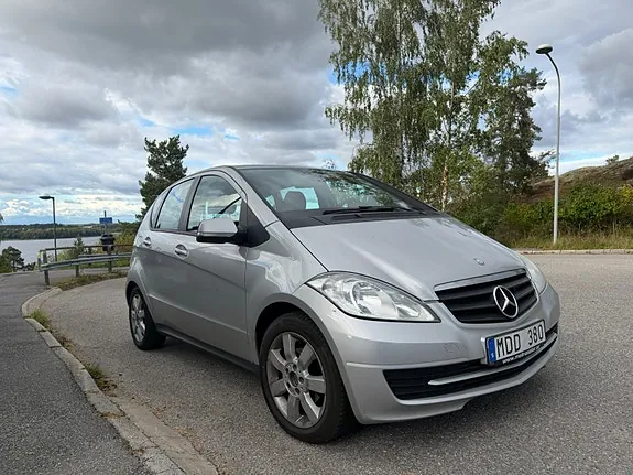 Mercedes-Benz A180 2012 photo 2